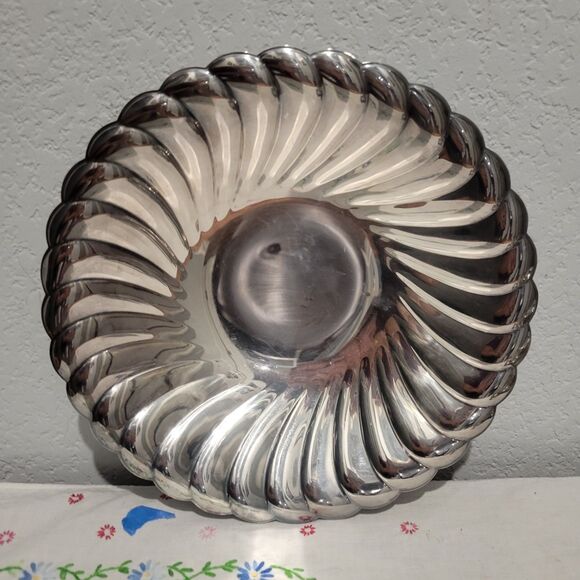 Vtg Silver Serving Dish Waverly Wm Rogers 3835 Scalloped Edges 10.5" Round - Picture 1 of 8